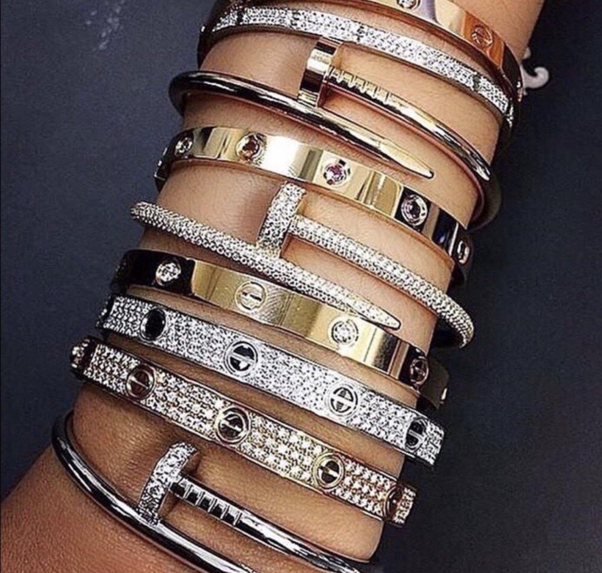 One-of-a-Kind Gifts for Her - 1 Øak