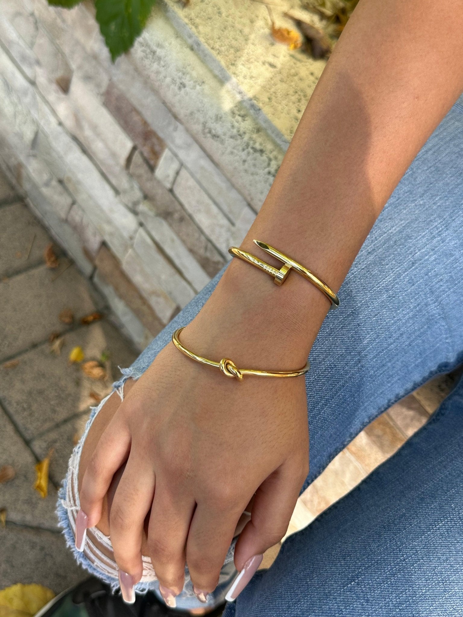 18k Gold Clavo Bracelet Bangle