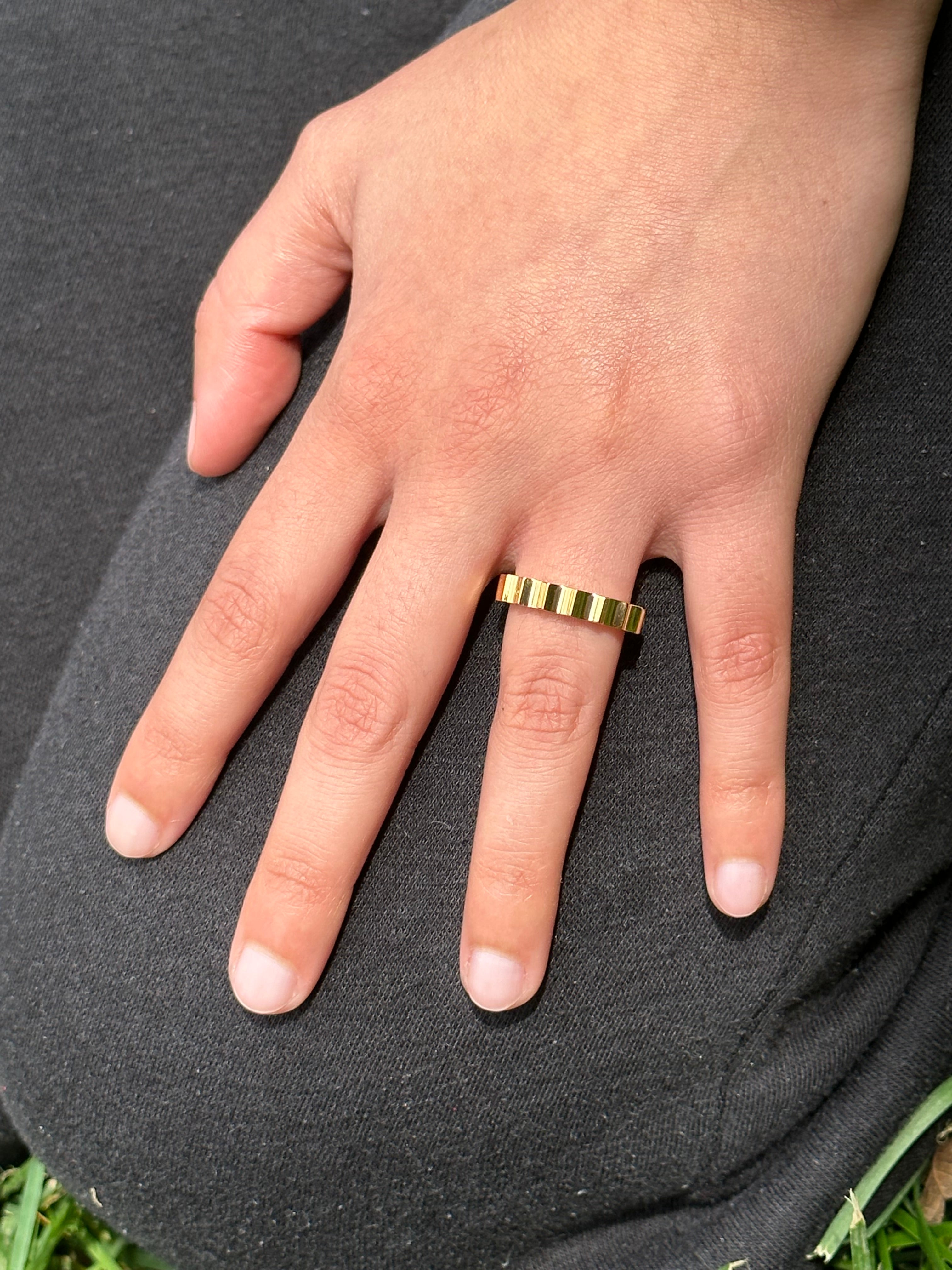Ridged Band Gear Ring