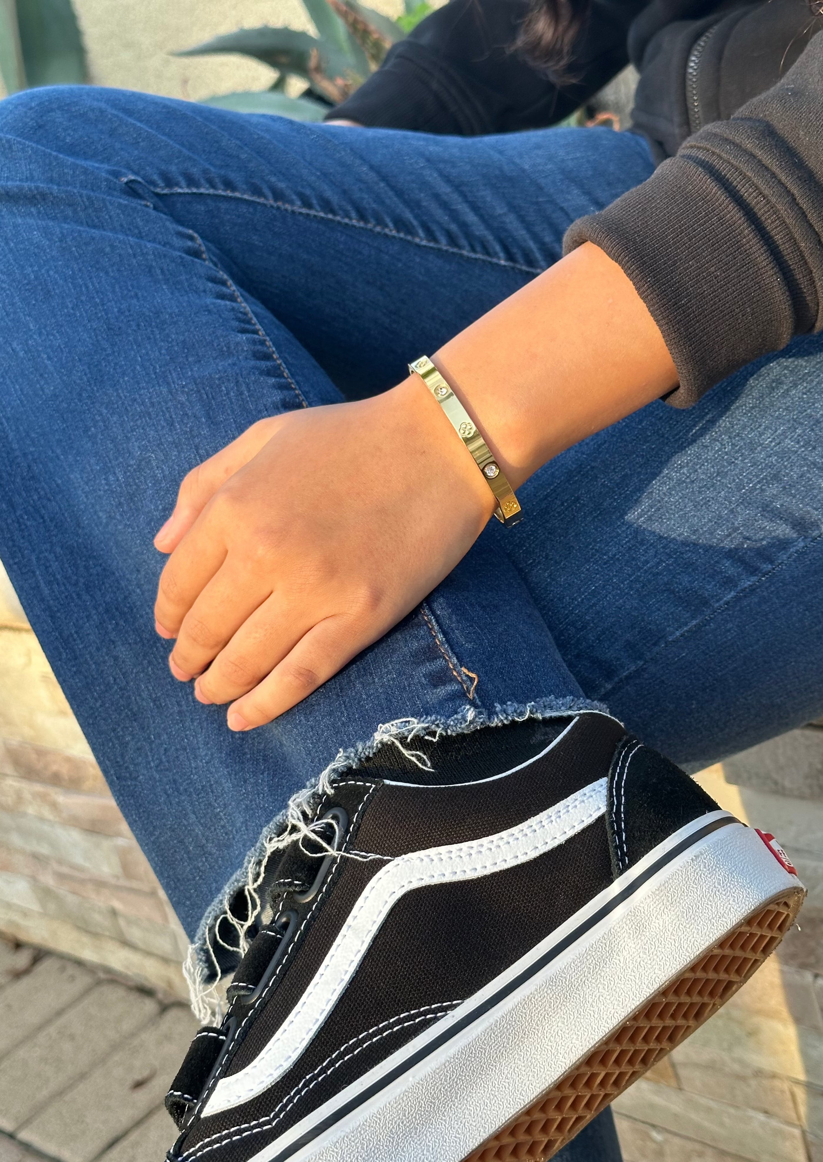casual wear golden pave screw on bracelet