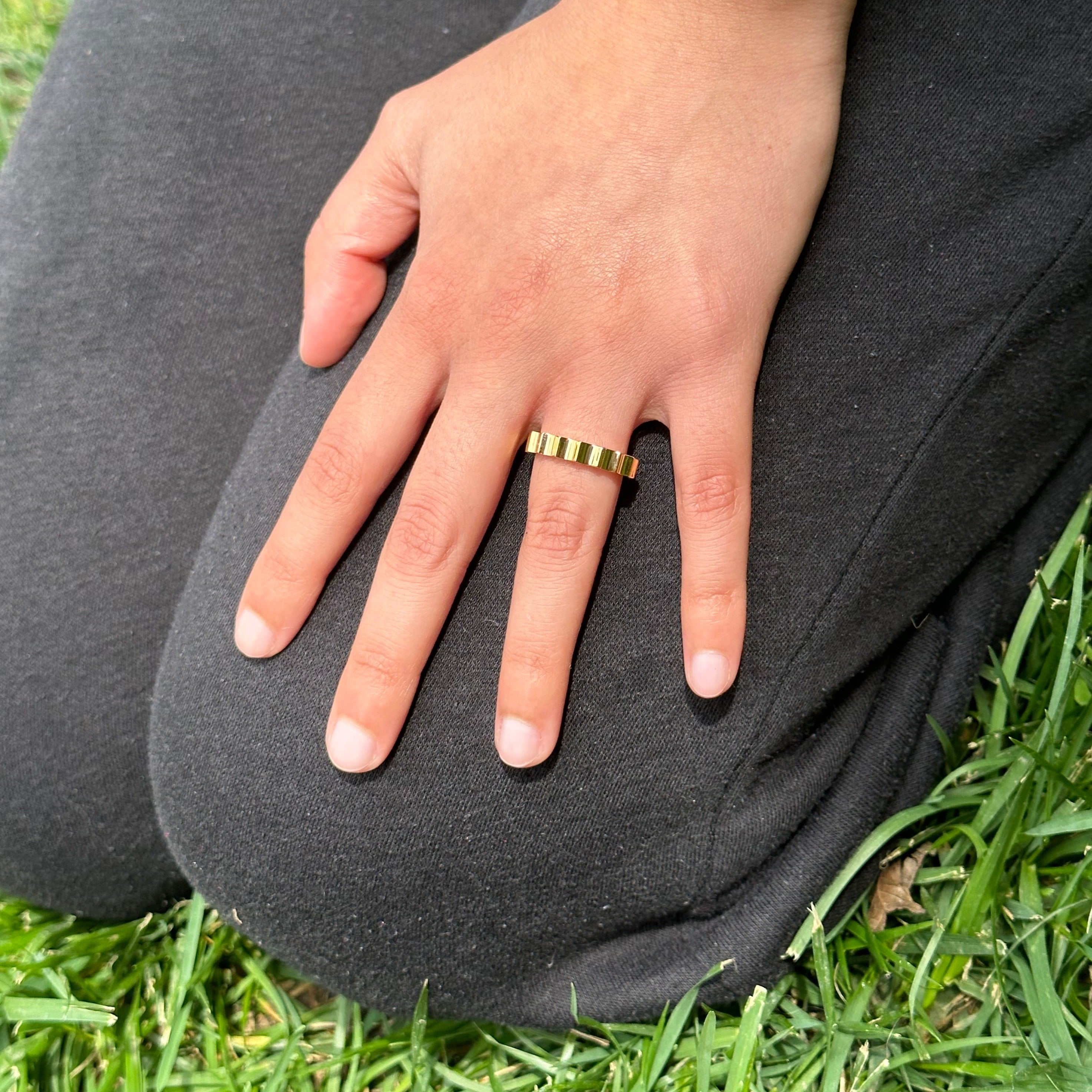 Women's Ridged Band Gear Ring in Silver, Gold, Rose Gold | Size - 8 | Color - Gold
