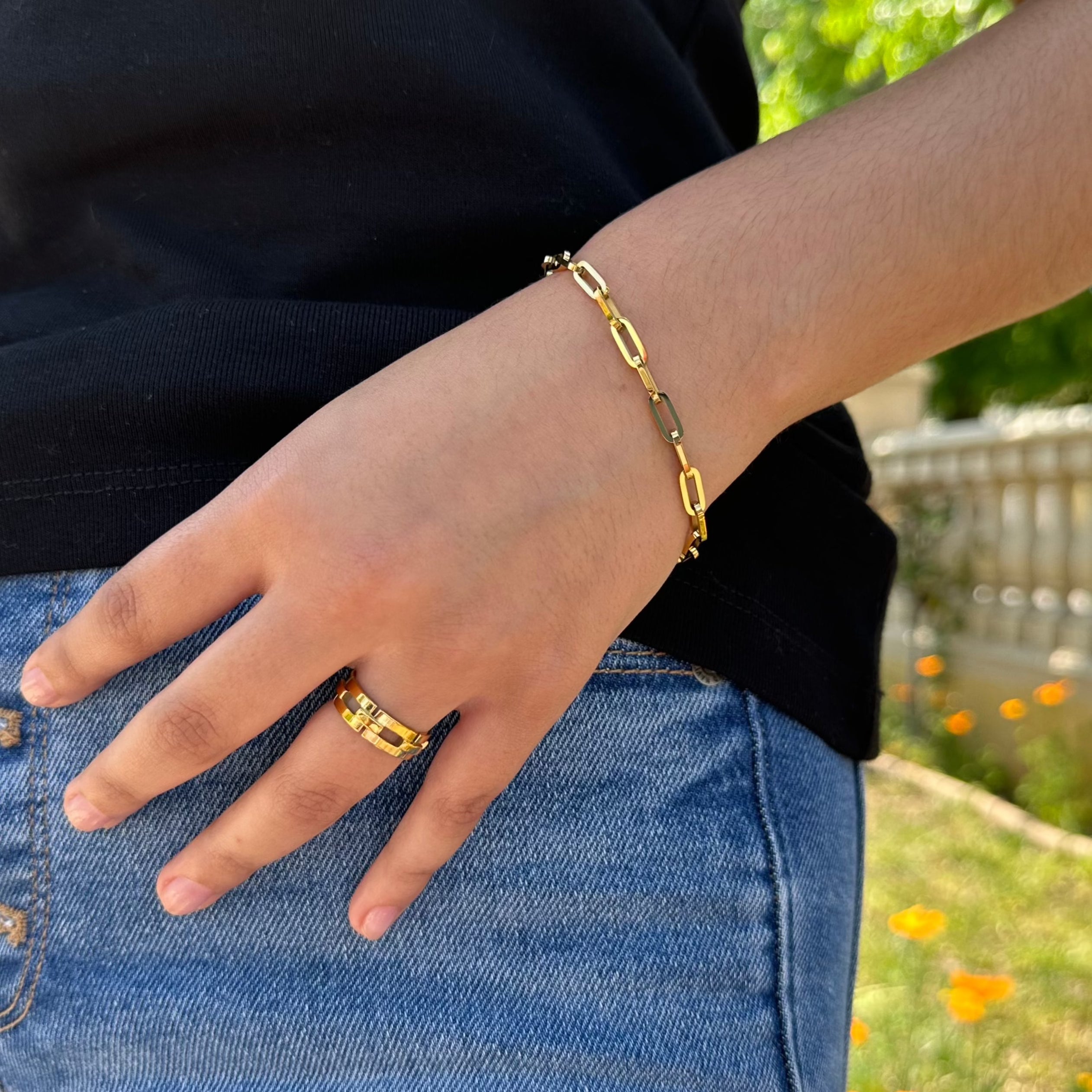 womens 14k gold H ring size 6