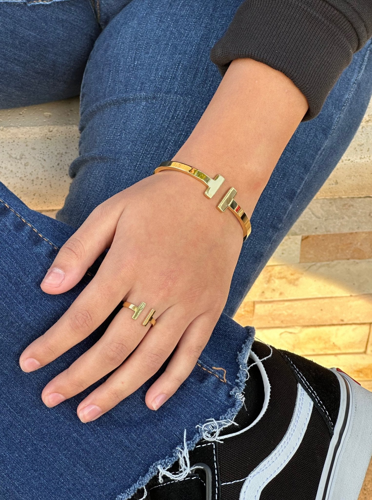 Double T Ring
