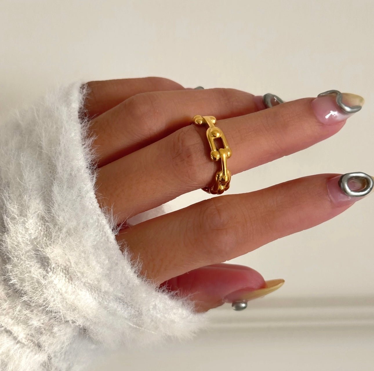 womens gold hardwear link chain ring size 6