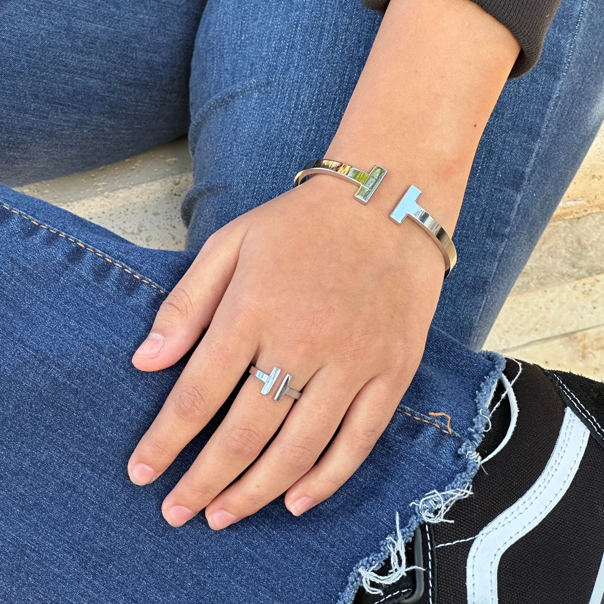 Double T Ring
