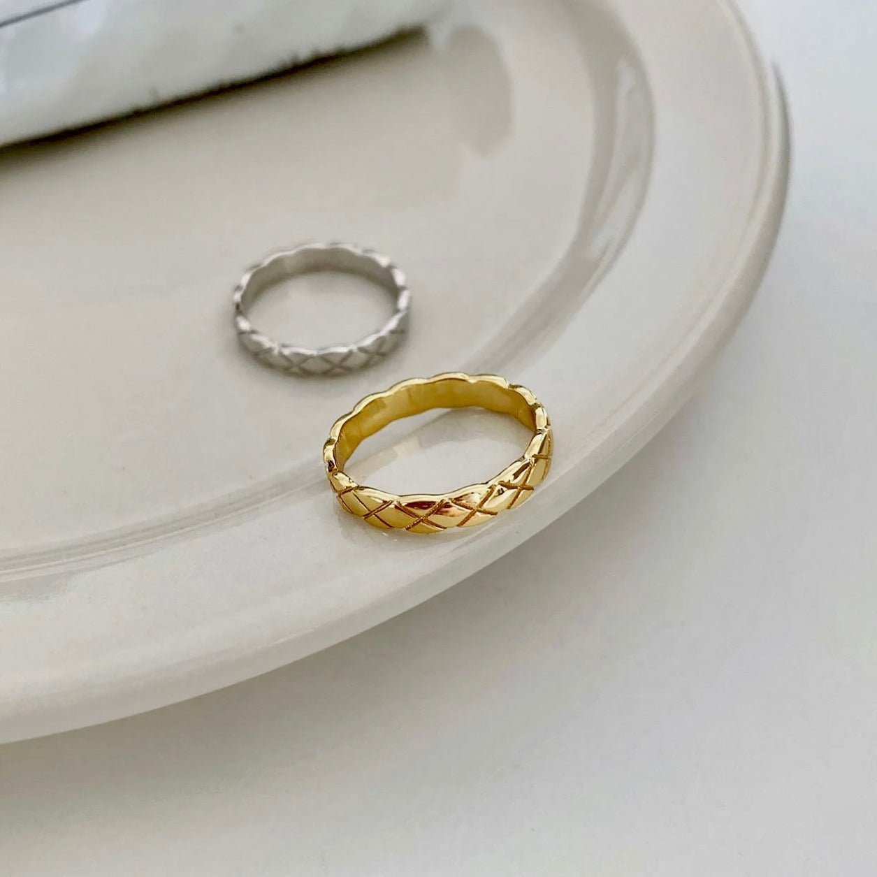 Quilted X Motif Ring Band