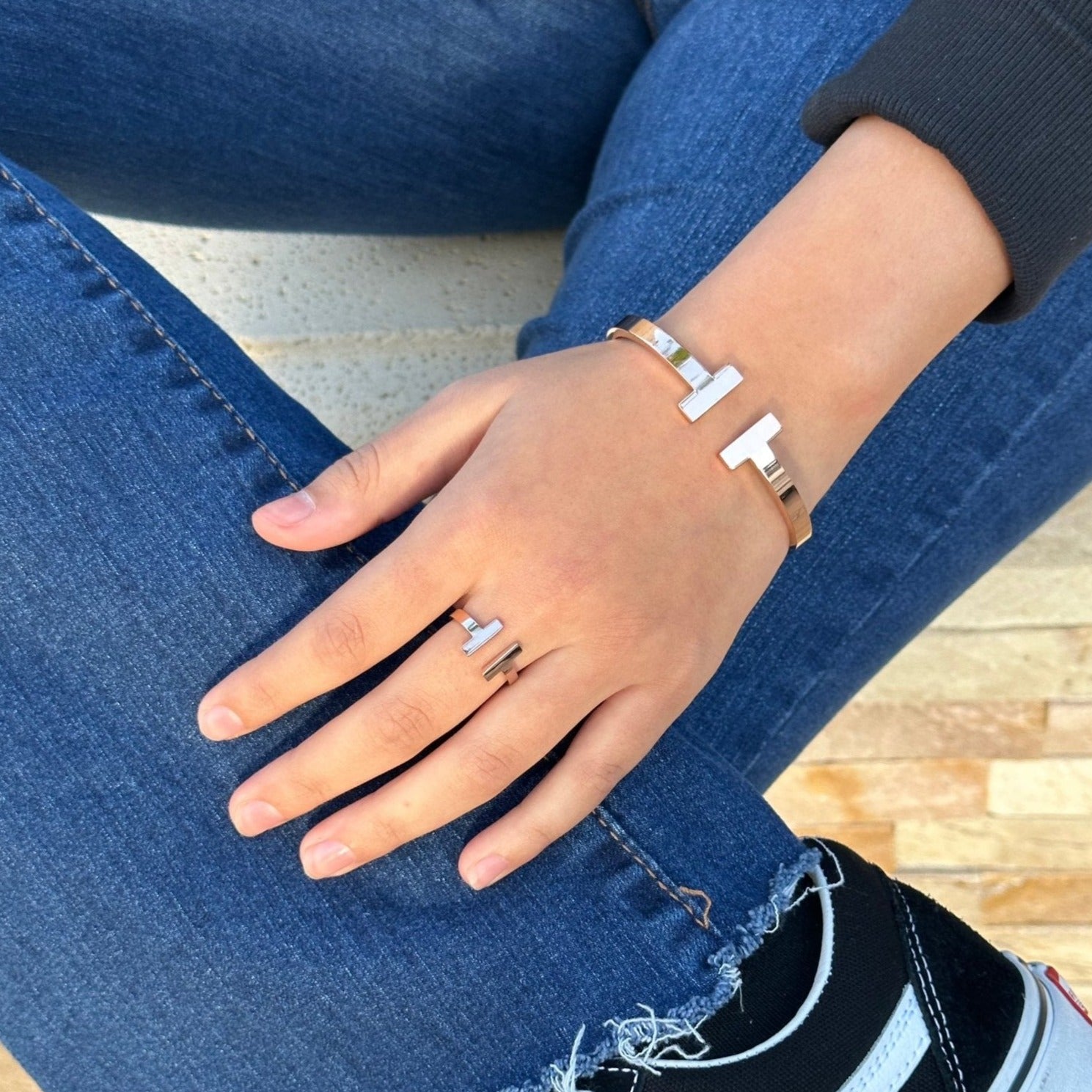 Double T Ring