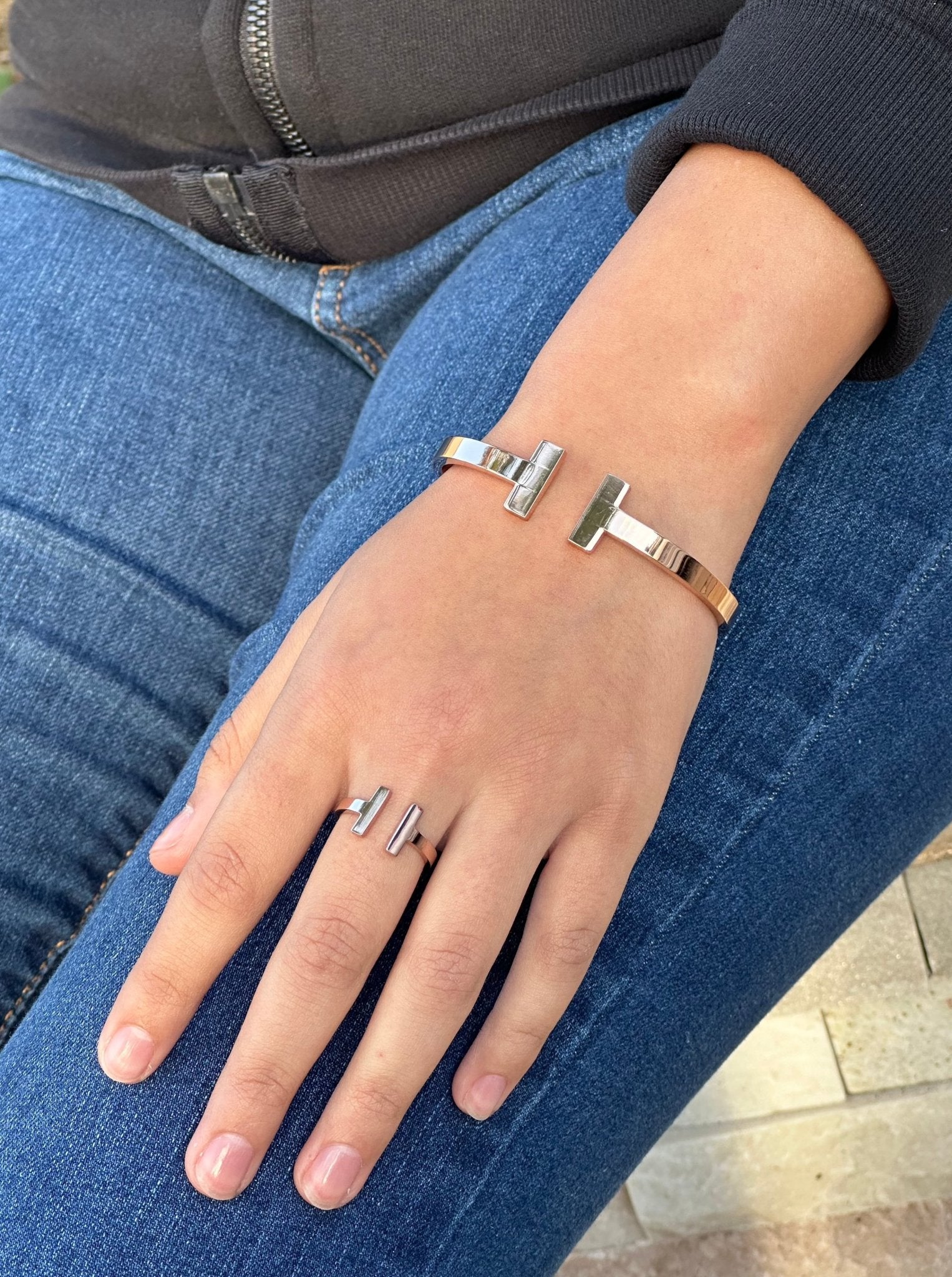 Double T Ring