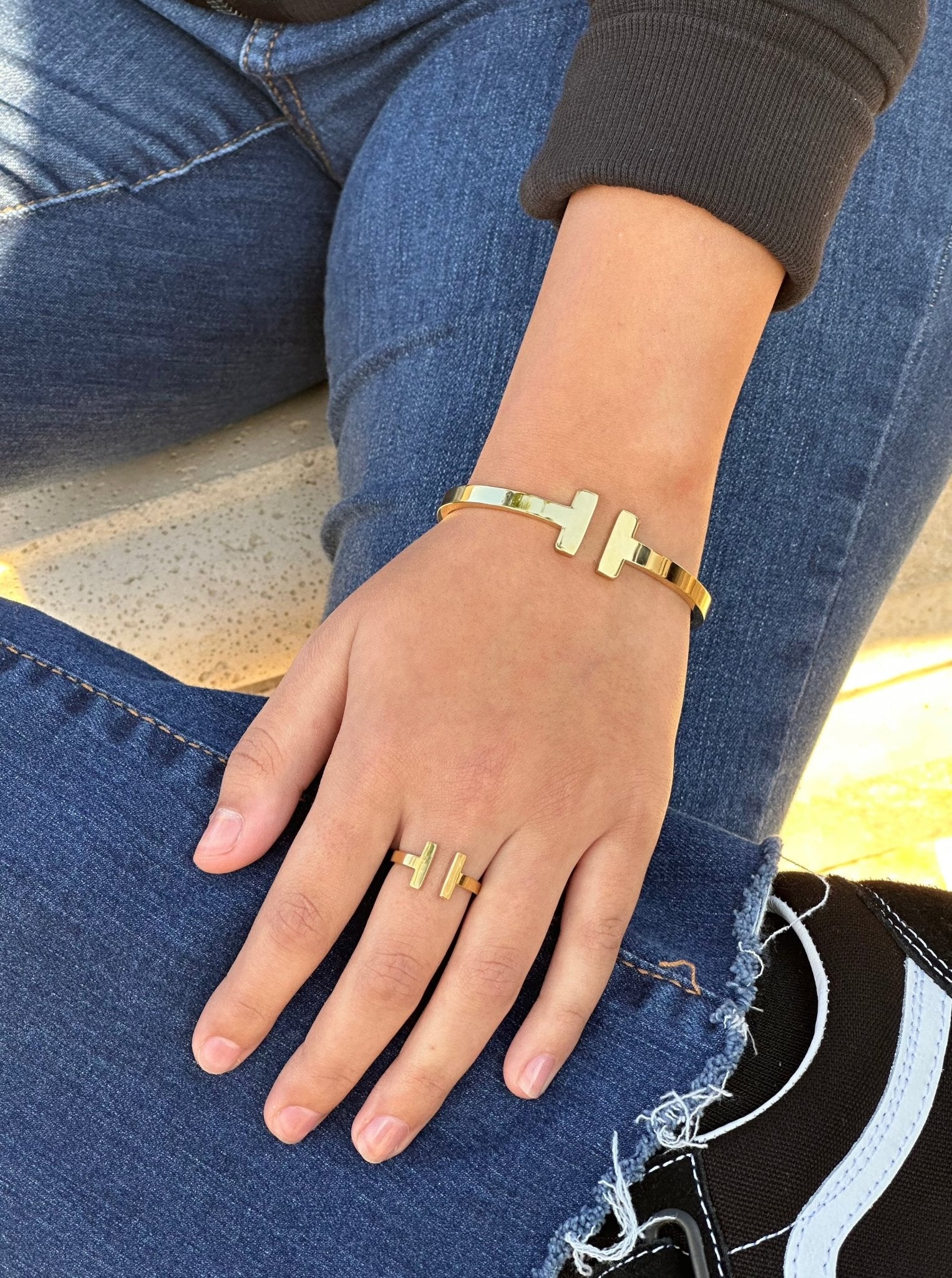 Double T Ring