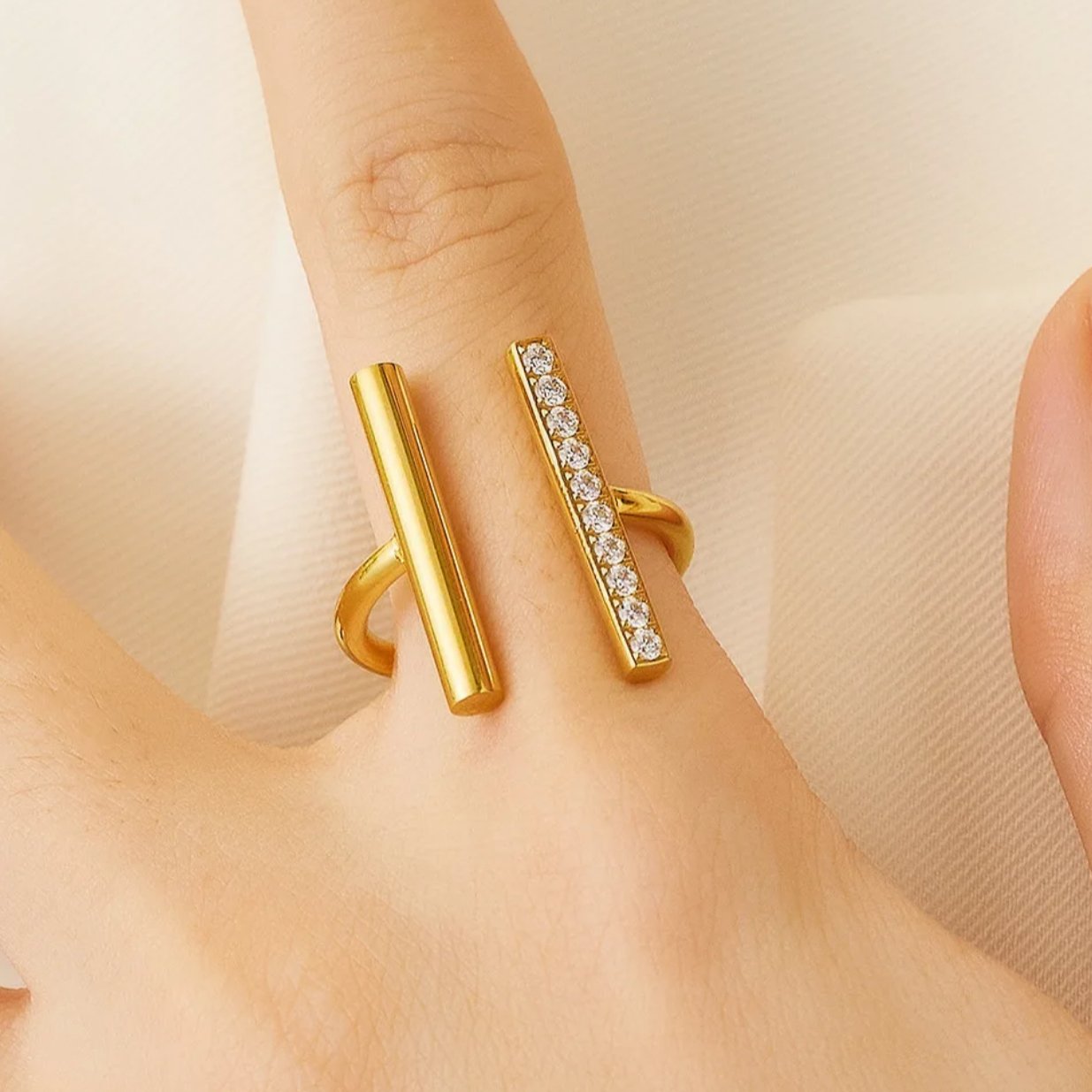Anillo T de diamantes con barra doble - Plata / Oro