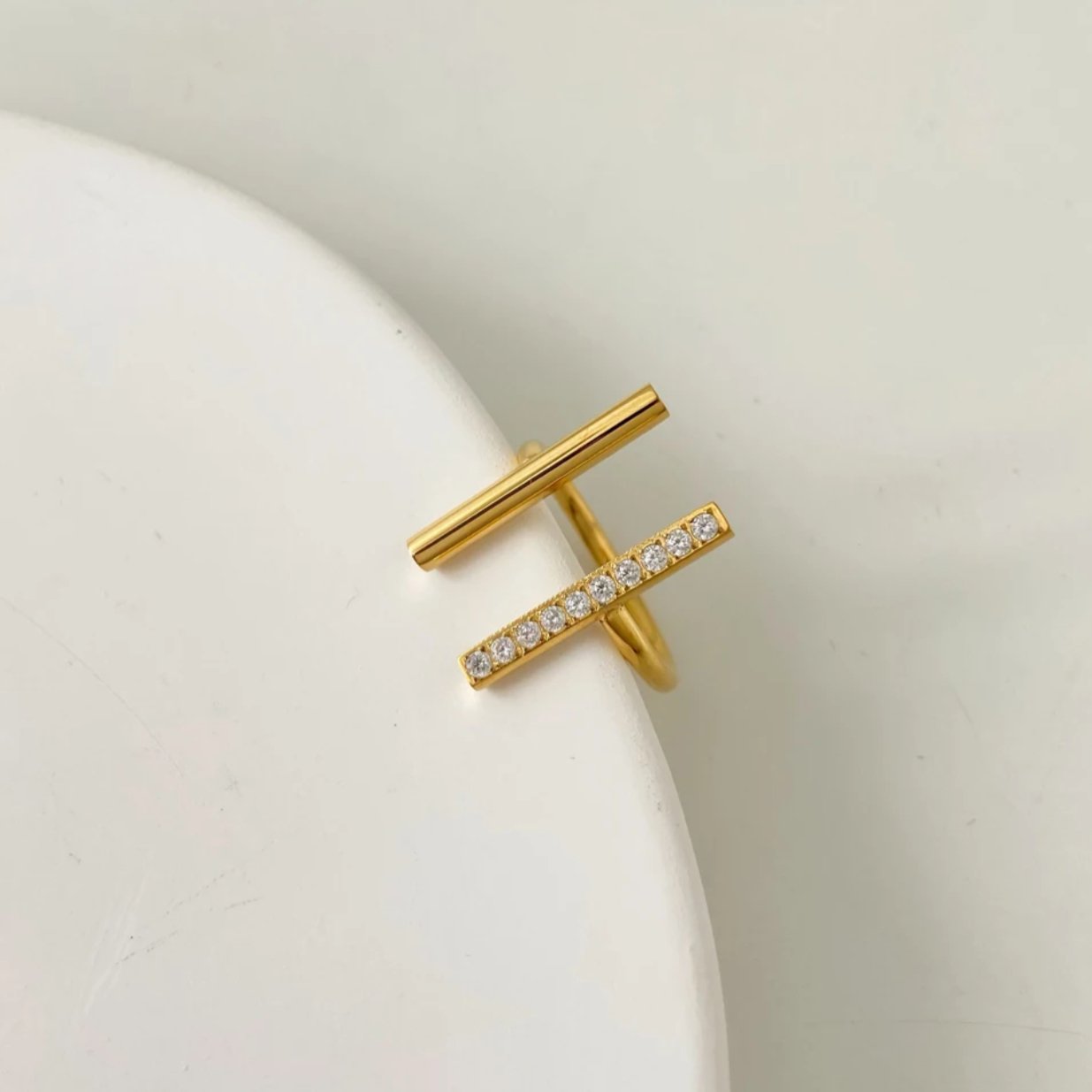 Anillo T de diamantes con barra doble - Plata / Oro