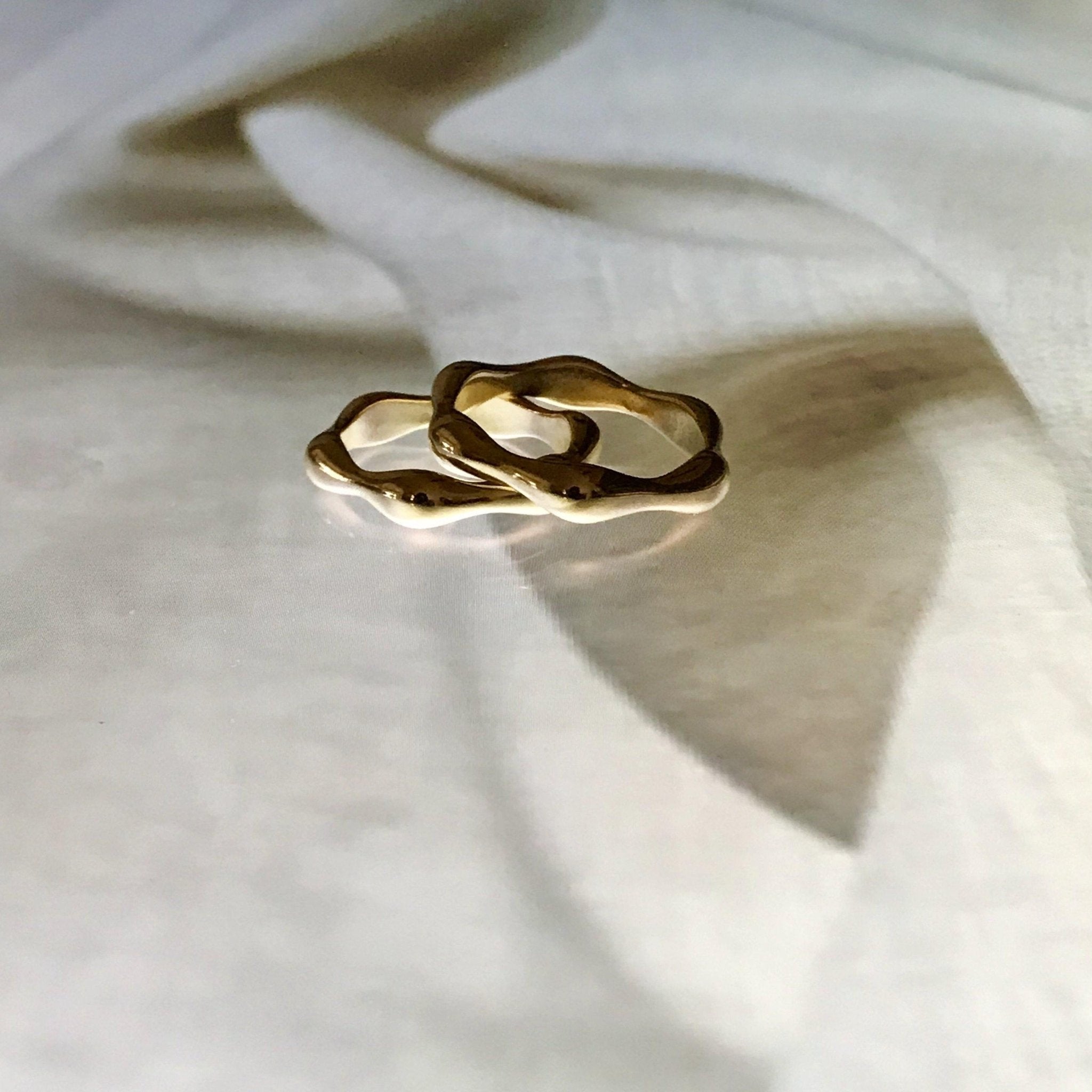 14K Gold Ripple Gold Stacking Rings - 1 Øak