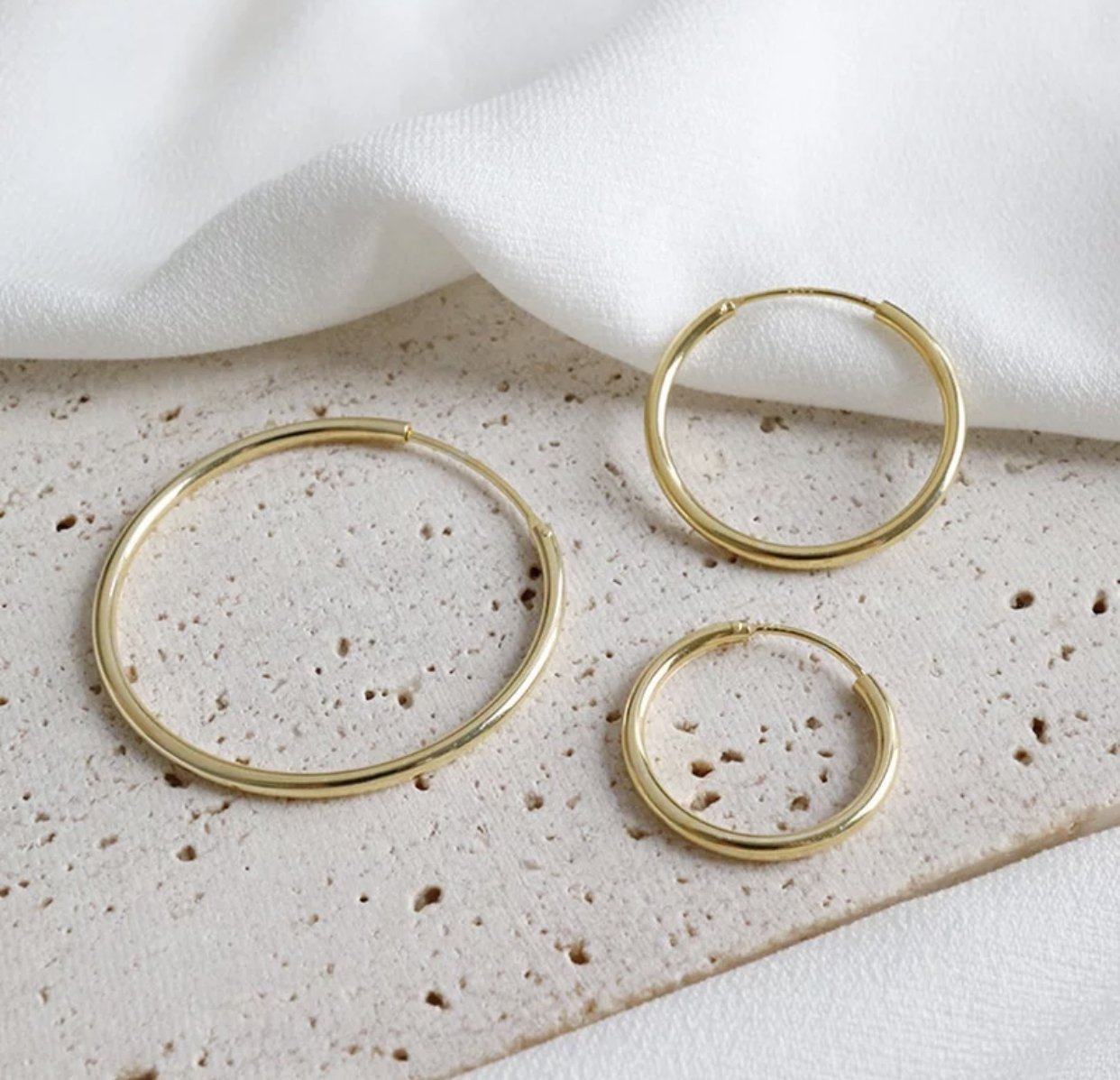 image-of-14k-Gold-Hoop-Earrings-Round-Sleeper-Dainty-Hoops-1-Øak