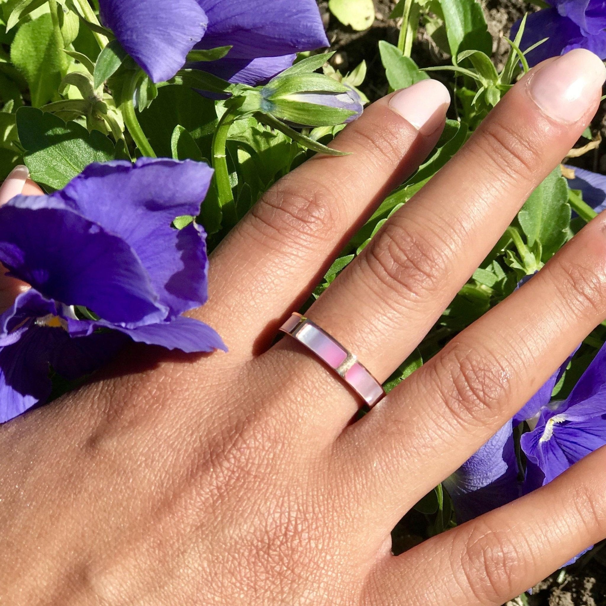 18k Rose Gold Cowrie Mother Of Pear Ring - 1 Øak
