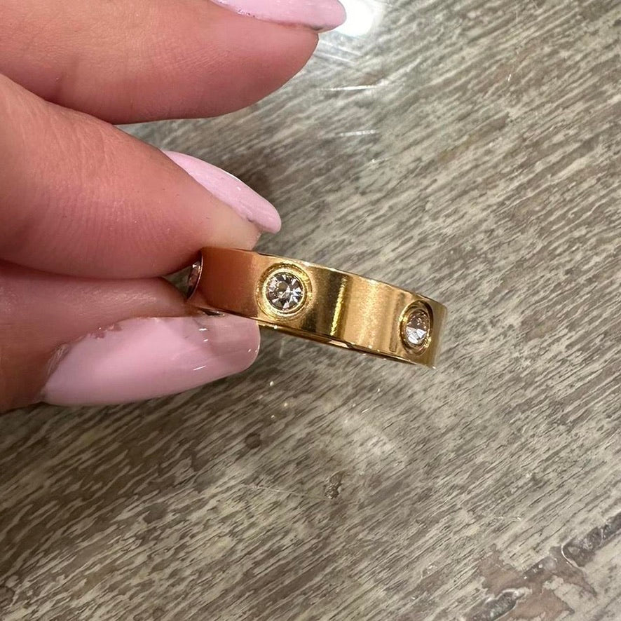 Anillo de rosca de piedra de pavé de oro de 18 k