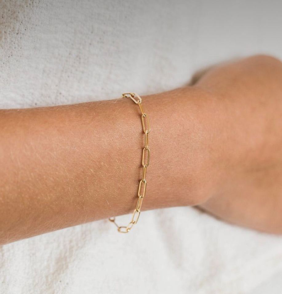 paper-clip-gold-bracelet